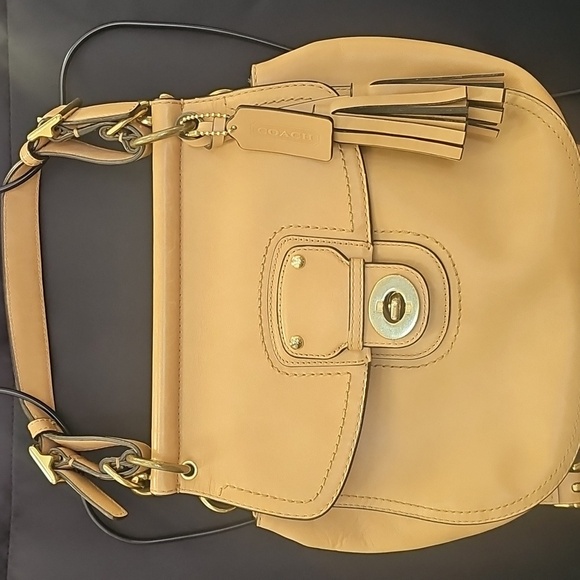 Coach Beige Leather Shoulder Bag Vintage Classic Everyday Office Basic